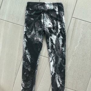 Underarmor Black & White Active Wear Leggings
